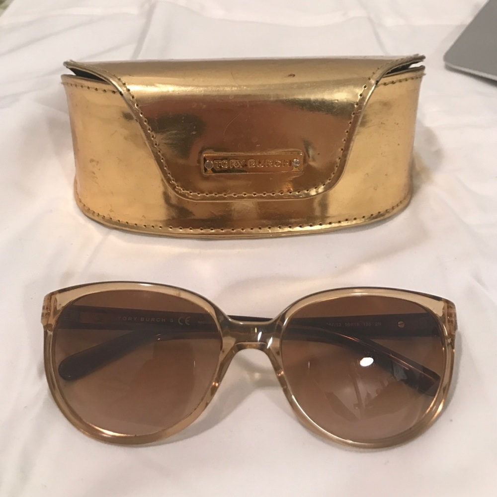 Tory Burch Sunglasses in Gold Tory Case